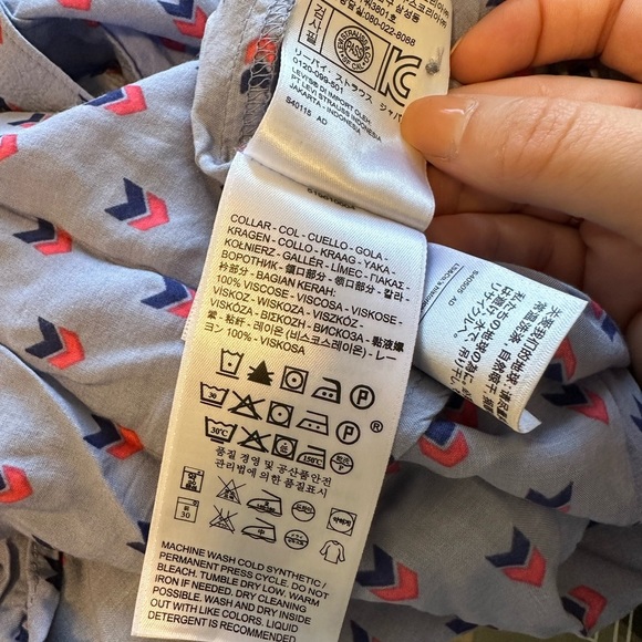 *Levis Button Down Long Sleeve Shirt - Picture 9 of 9